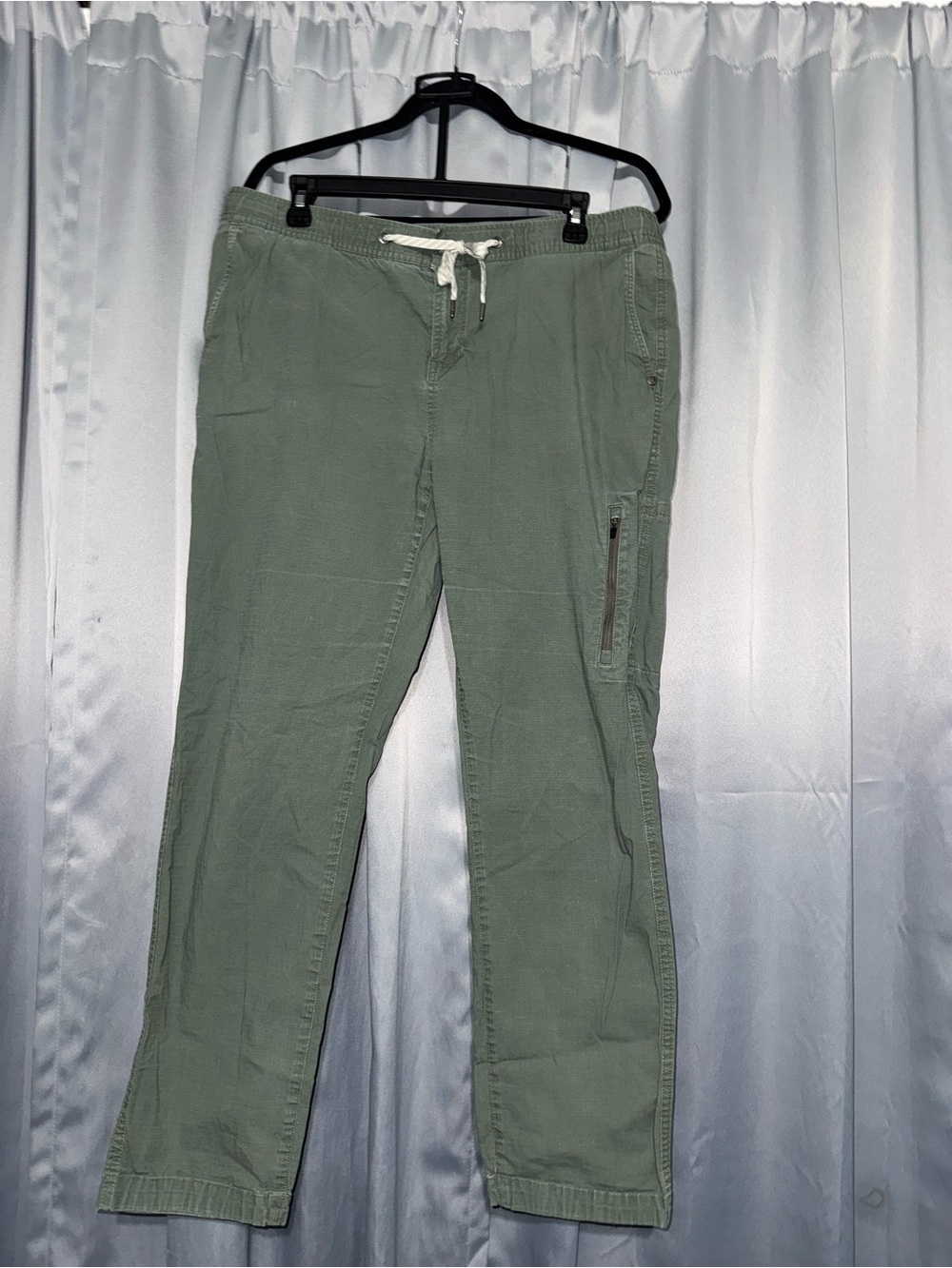 Vuori Olive Green Drawstring Jogger Pants